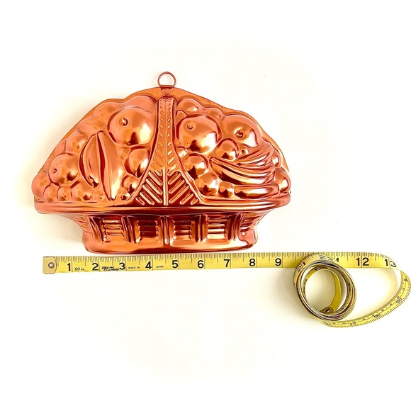 Vintage Mirro Copper-Tone Fruit Basket Jelly Mold / Kitchen Wall Farmhouse Décor - Picture 8 of 9